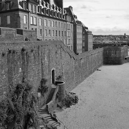 Edel De La Touche Balard Bådhotel Val-Couesnon